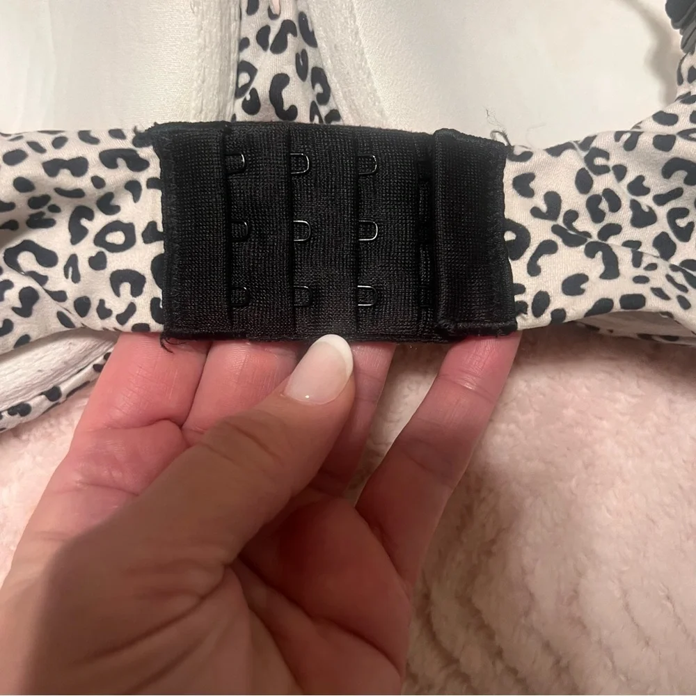 Victoria's Secret Black and White Leopard Print T-Shirt Bra